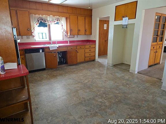 5th image of 919 Emerson Ave