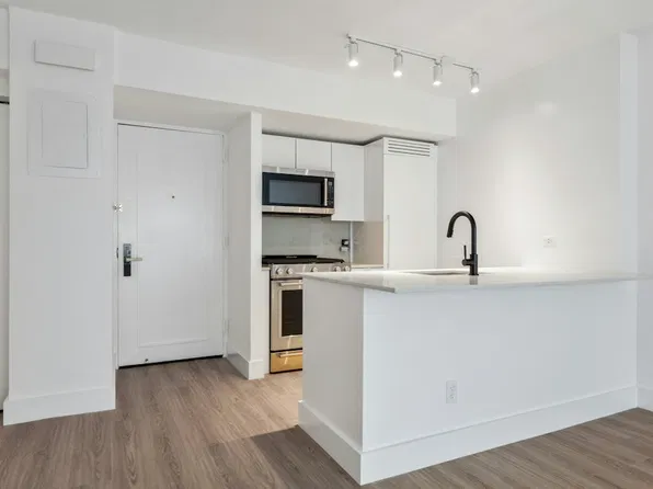 160 West 24th Street image 1 of 18