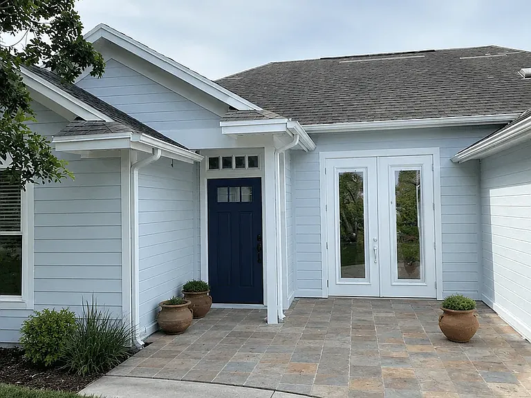 533 NW Avon Ave — Photo 1