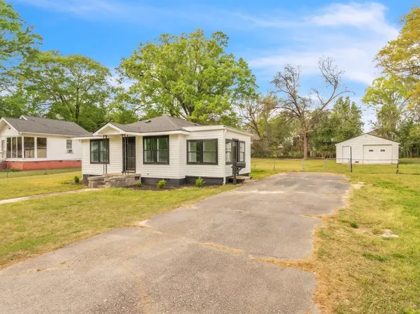 470 W Hayne St, Woodruff, SC 29388