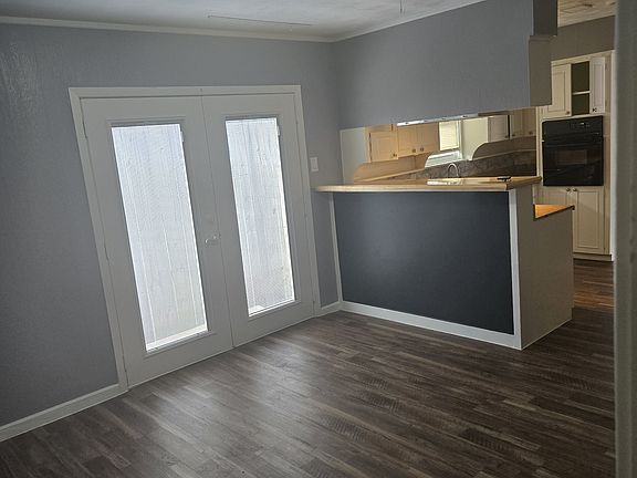 3rd image of 102 S Potter Ln