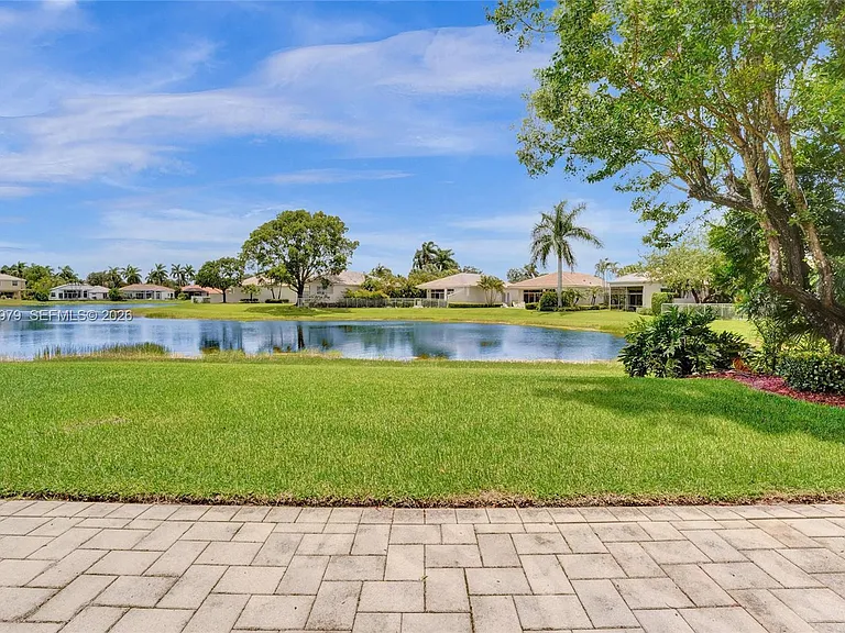 2525 Bay Pointe Ct — Photo 10