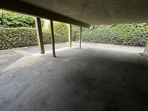 4th image of 136 N Hamilton Dr APT 6