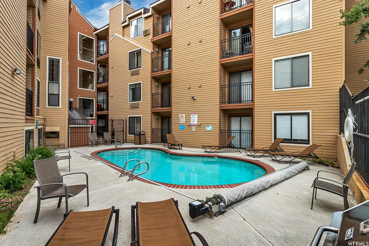 Building Photo - 1940 Prospector Ave #128