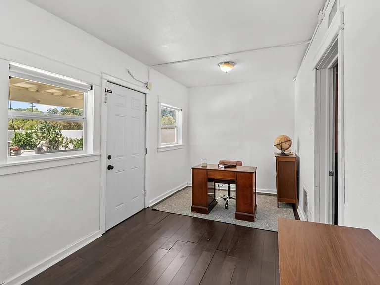 329 N Campus Ave — Photo 26