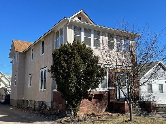 3rd image of 844 W Broadway St #1