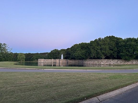 3rd image of 400 Royal Pkwy