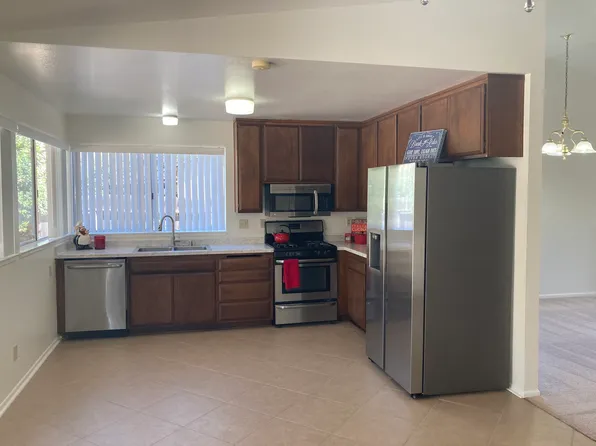 877 Crosby Ave, Simi Valley, CA 93065
