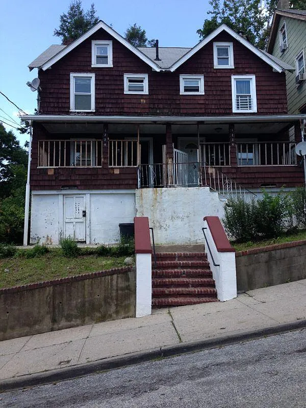 1226 Howard St — Photo 1
