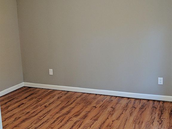 5th image of 4960 Central Dr APT A