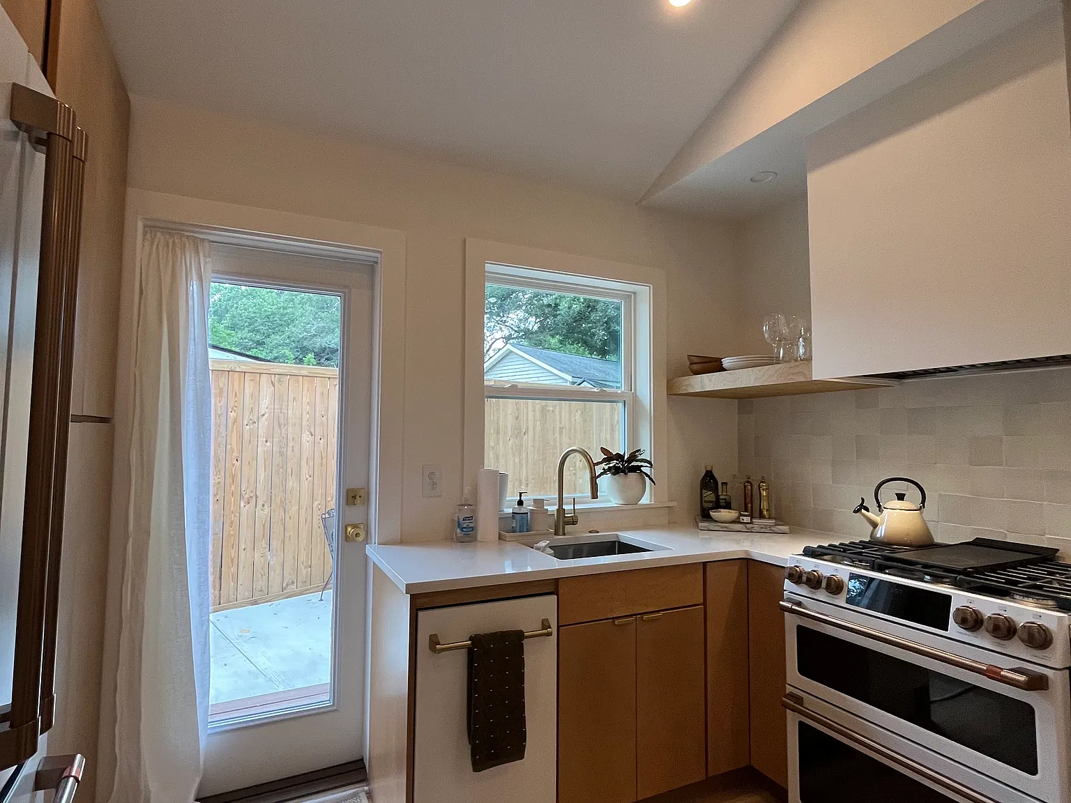 2 bed, 714 sqft, $3,200 — Photo 2