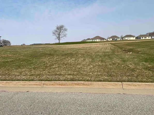 176 Augusta Ln, Waverly, IA 50677
