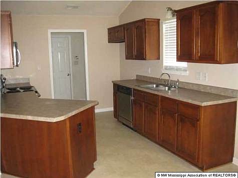 3rd image of 114 Oakleigh Dr