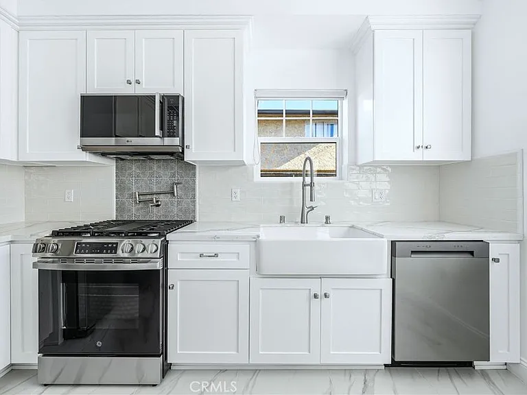 10538 La Reina Ave #4 — Photo 24