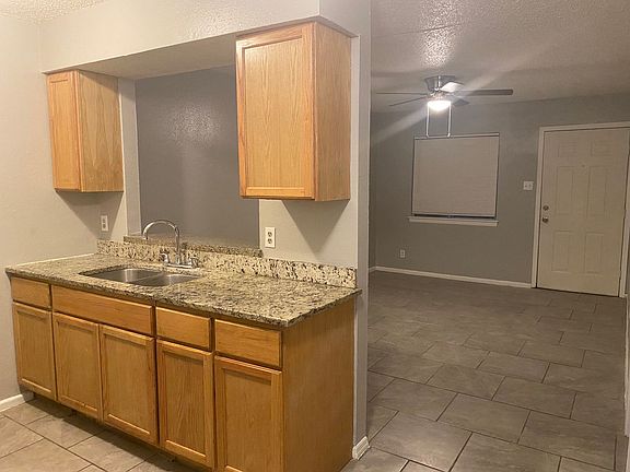4th image of 503 E Courtland Pl APT 8