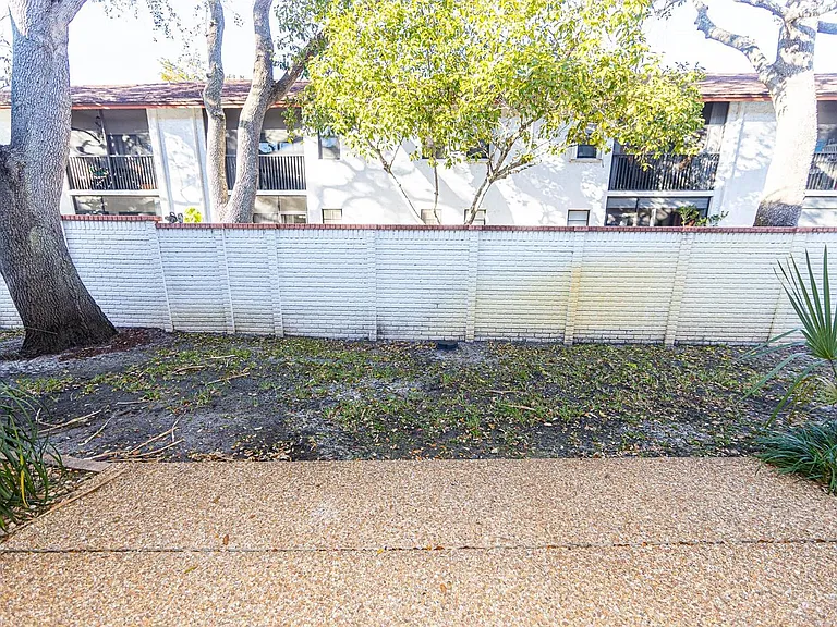 8939 NW 23rd St — Photo 33