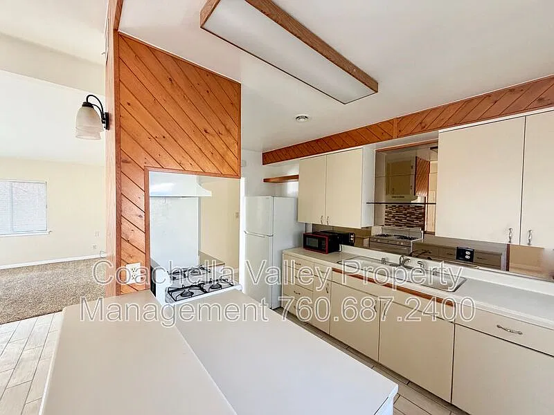 3 bed, 2.0 bath, 1107 sqft, $2,095 — Photo 3