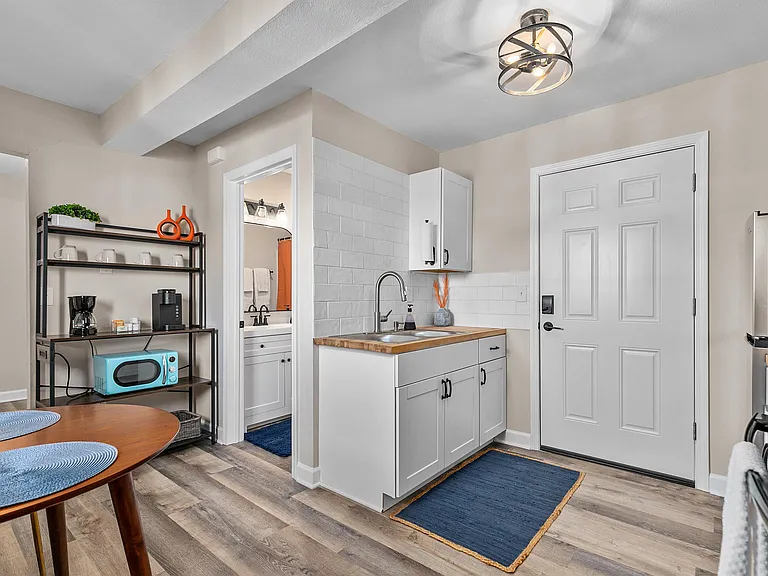 414 S Webster Ave #5 — Photo 4