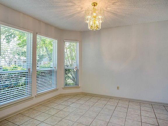 3rd image of 416 Creekwood Ln