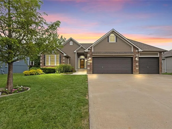 3105 SW Roberts Dr, Lees Summit, MO 64082