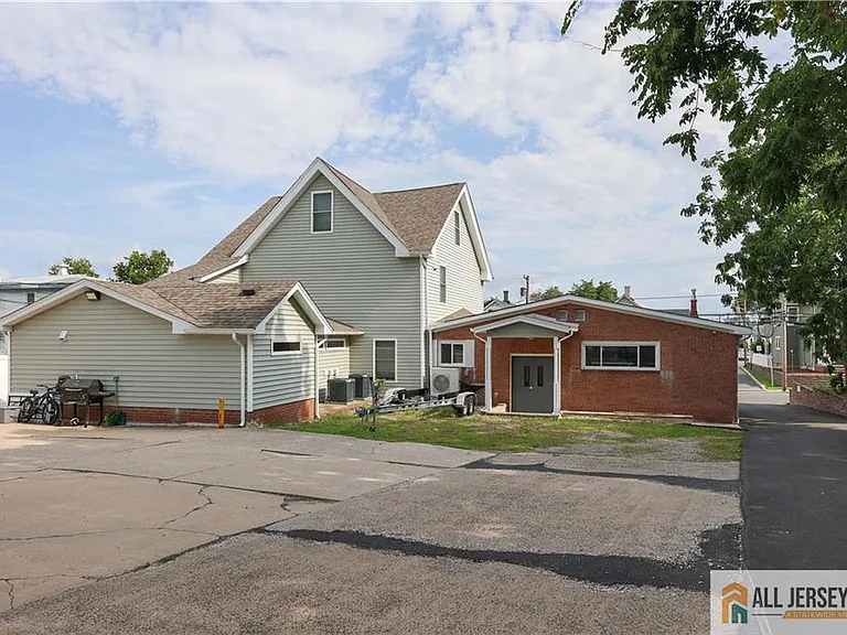 215 Washington Rd — Photo 12