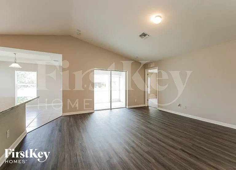 2808 NE 2nd Pl — Photo 4
