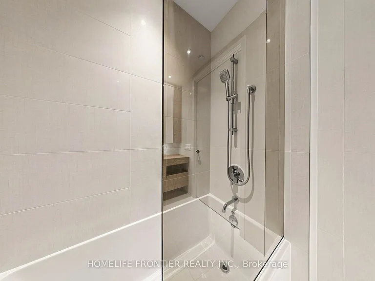 11 Yorkville Ave #LPH6401 — Photo 16