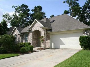71 E Hobbit Glen Dr, Conroe, TX 77384