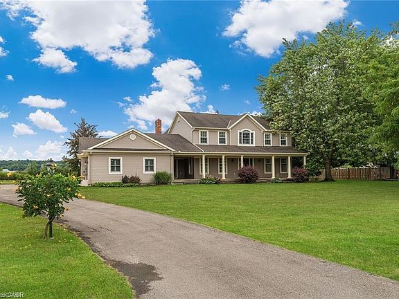 4th image of 915 Queenston Rd