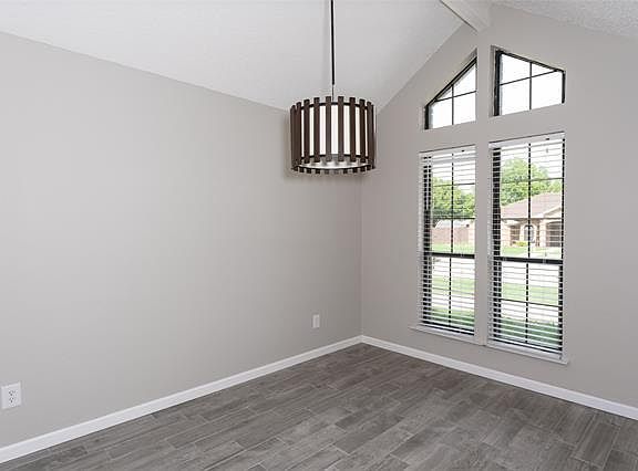 4th image of 631 Sellmeyer Ln