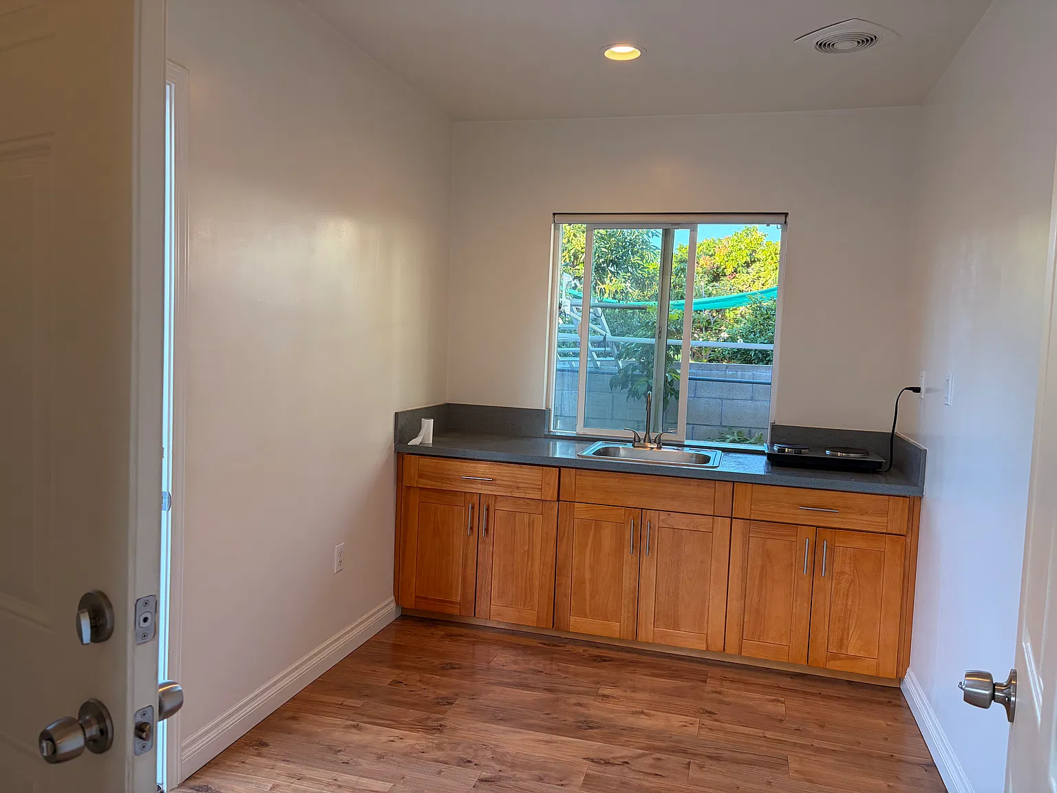 1 bed, 300 sqft, $1,500 — Photo 3