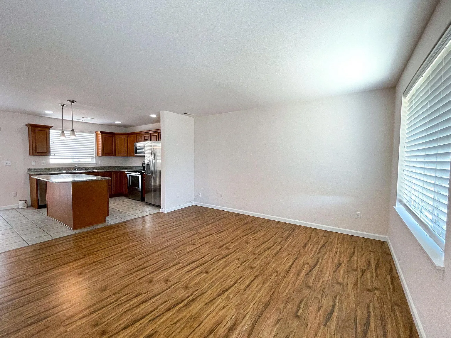 4 bed, 2.5 bath, 1808 sqft, $3,200 — Photo 2