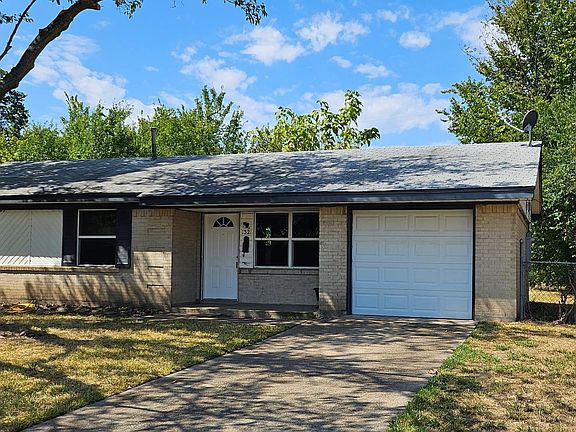 2nd image of 1321 E Park Dr