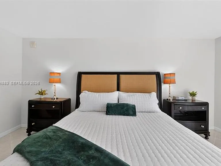2401 Collins Ave #1406 — Photo 24