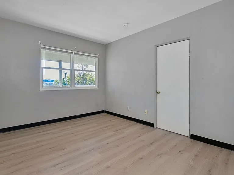 474 E Norwich Ave — Photo 15