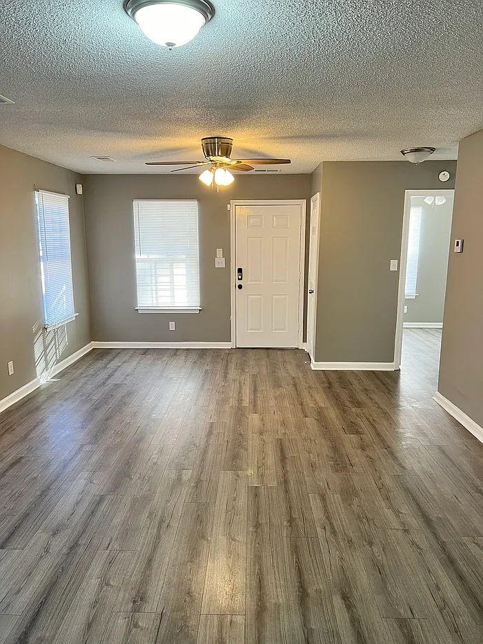 4 bed, 2.0 bath, $1,350 — Photo 2