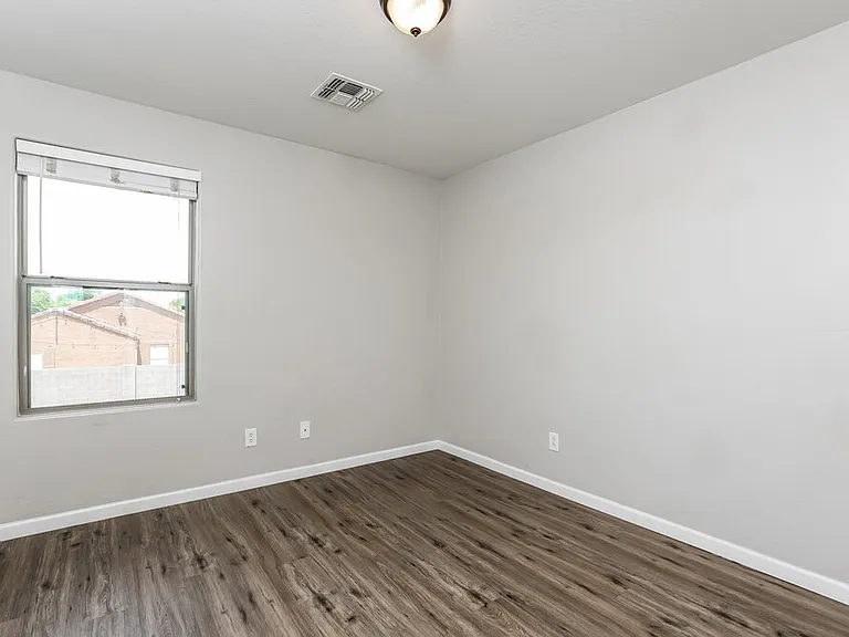10340 W Hilton Ave — Photo 14