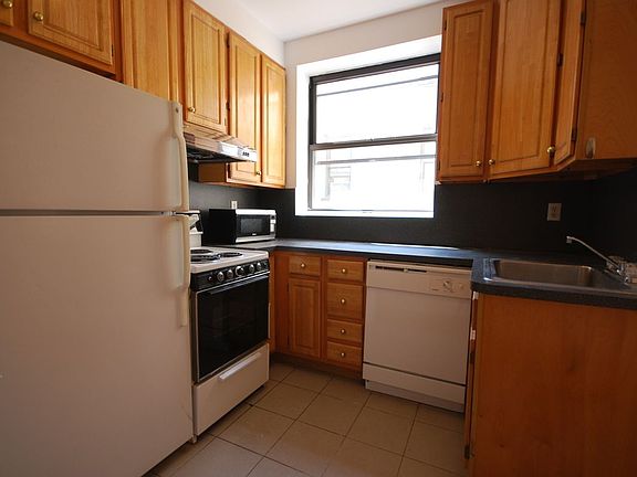 3rd image of 172 E 7th St APT 5