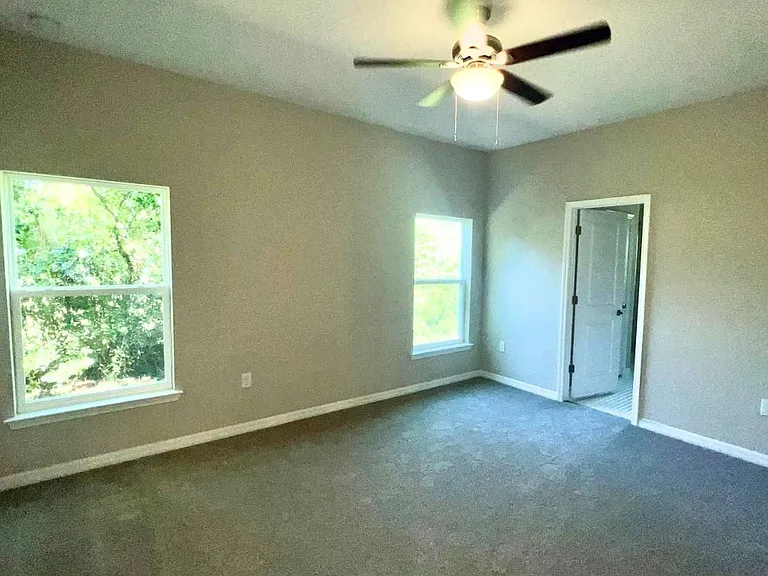1335 W Walnut St #1 — Photo 6