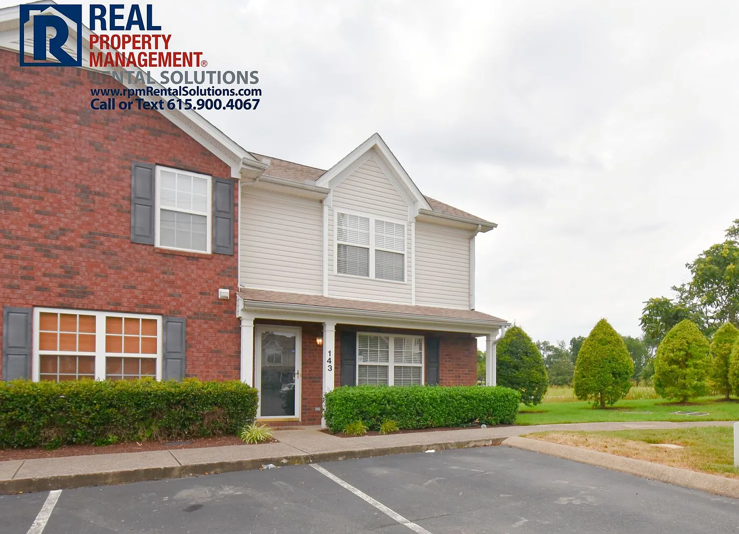 Adorable 2 BD 2.5 BA with private patio! — Photo 2