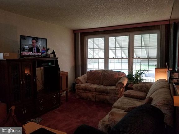2nd image of 2117 Oakmont St