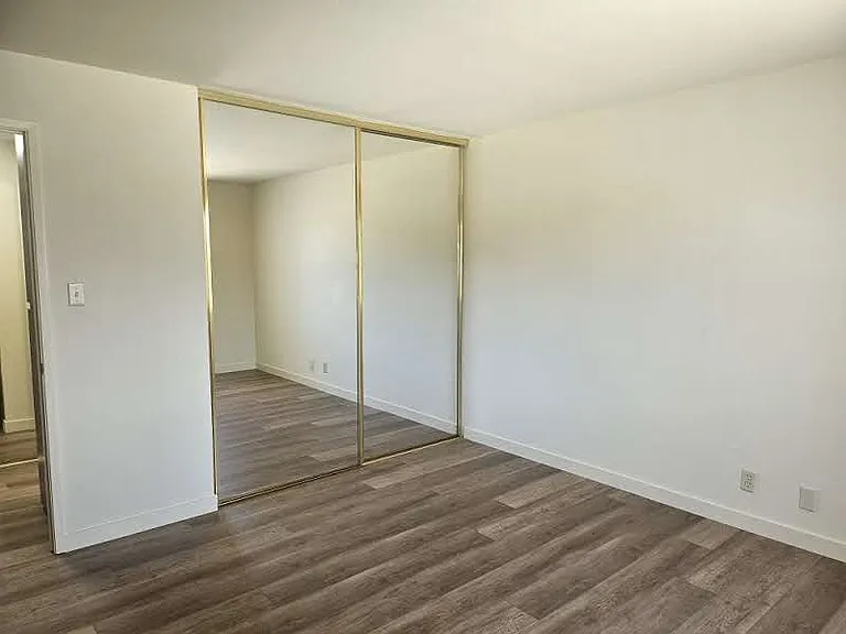 323 Brosnan Ct — Photo 3