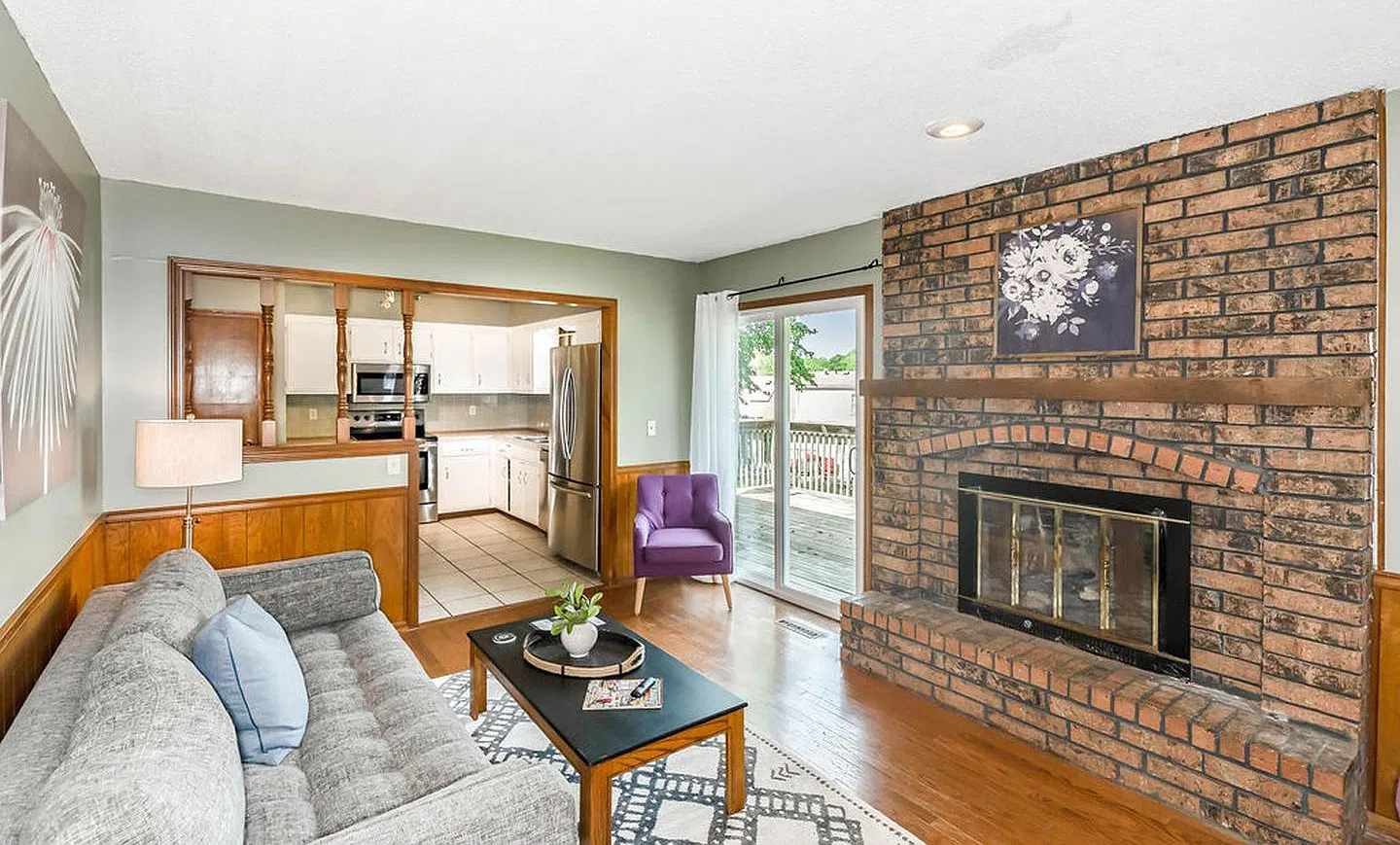 Modern Kansas City home with a prime location and stylish living spaces! — Photo 3