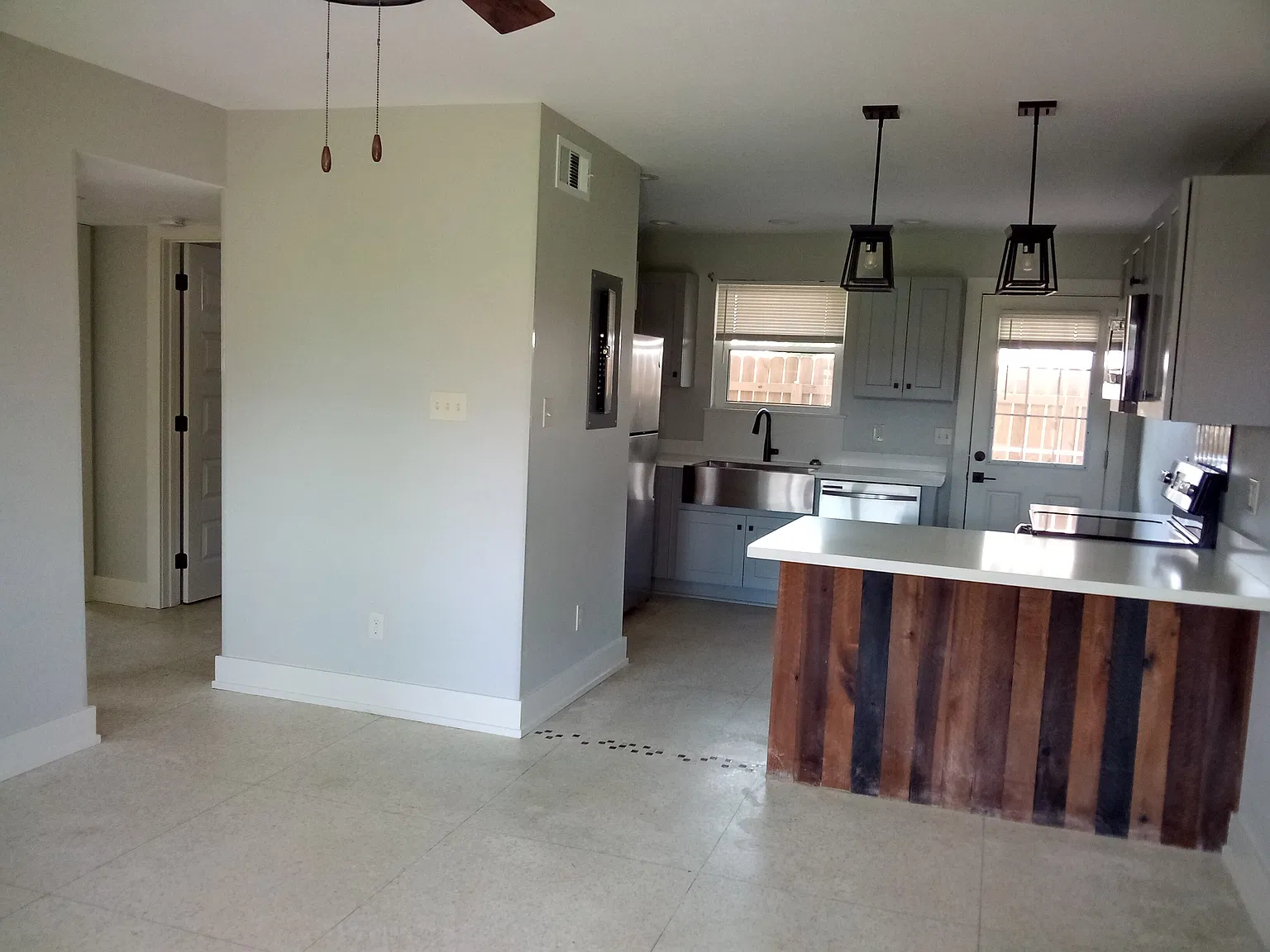 2 bed, 750 sqft, $1,125 — Photo 2