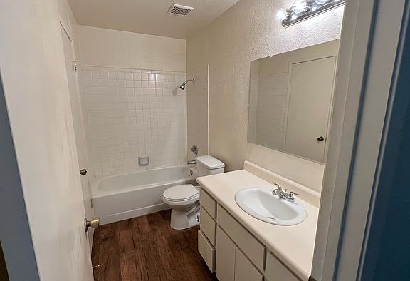 5th image of 9157 Newhall Dr APT 90