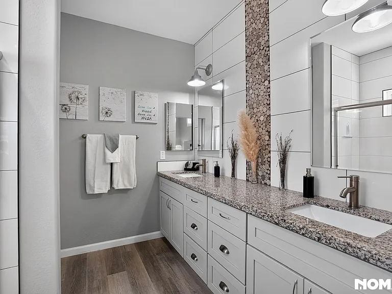 524 W Harwell Rd — Photo 12