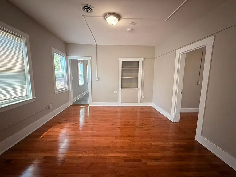 722 Winchester Ave #3A — Photo 3