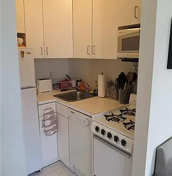 222 W 15th St #6F — Photo 9