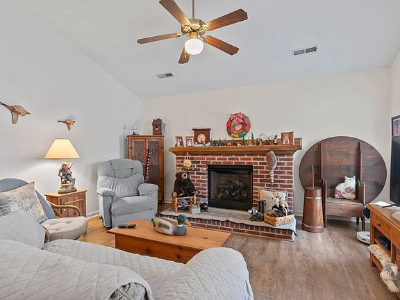 5th image of 1906 Shell Ct.