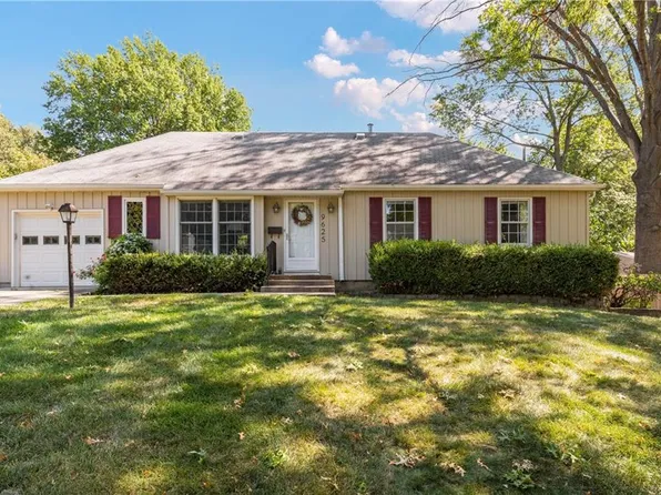 9625 England Dr, Overland Park, KS 66212